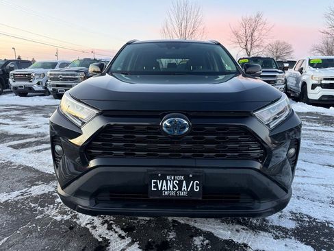 Used 2021 Toyota RAV4 XLE image 2