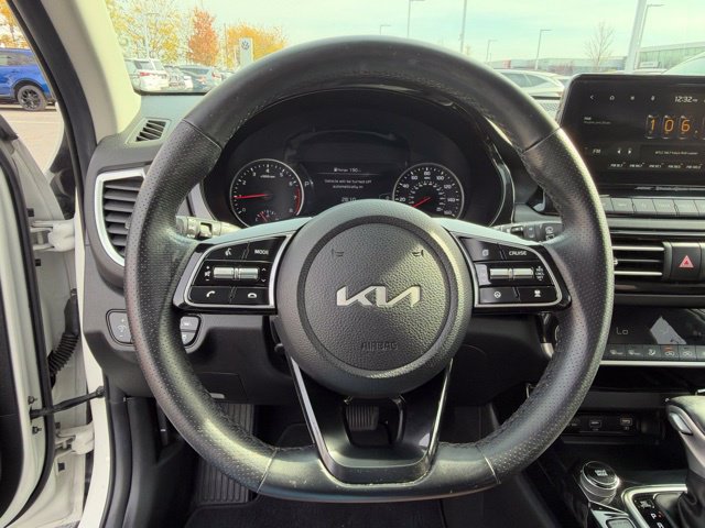 Certified 2022 Kia Seltos SX w/ Sunroof Package AWD/4WD image 14
