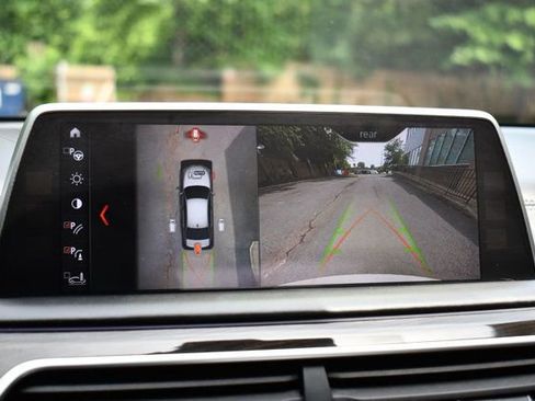 Used 2018 BMW 750i image 55