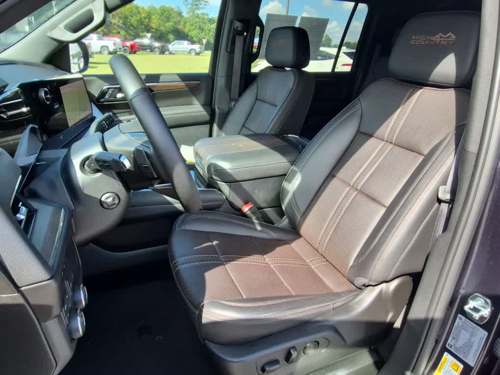 Used 2025 Chevrolet Suburban High Country AWD/4WD image 14