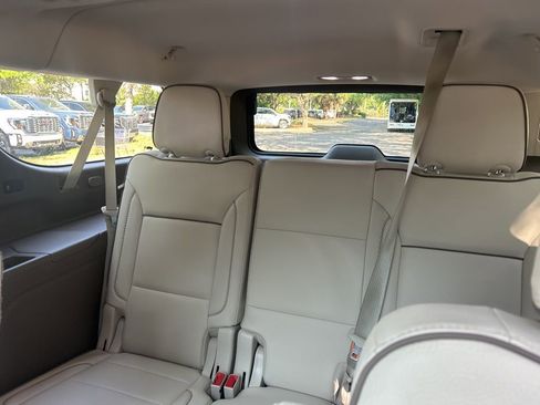 Used 2021 GMC Yukon XL Denali w/ Denali Premium Package RWD image 13