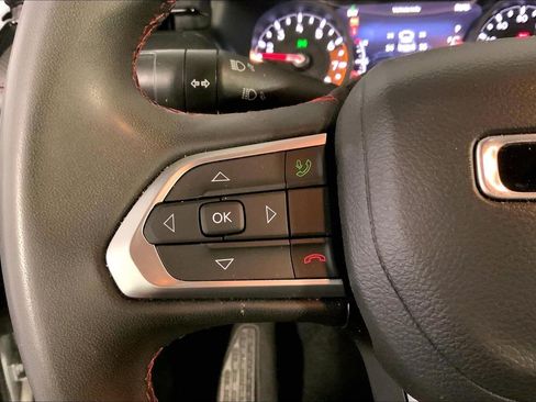Used 2025 Jeep Compass Trailhawk w/ Trailer Tow Group AWD/4WD image 18