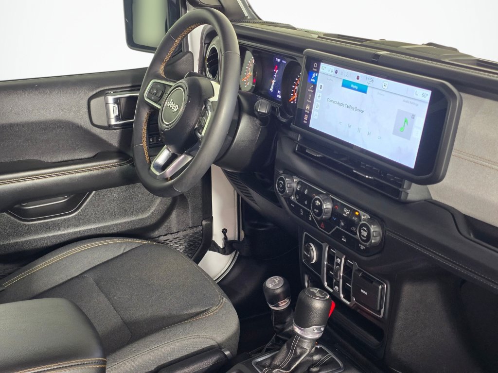 Used 2025 Jeep Wrangler Unlimited Sahara AWD/4WD image 29
