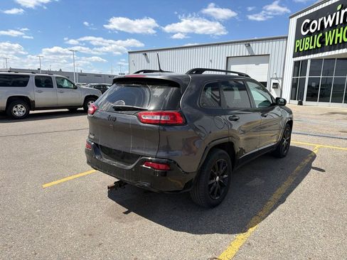 Used 2018 Jeep Cherokee Latitude AWD/4WD image 6
