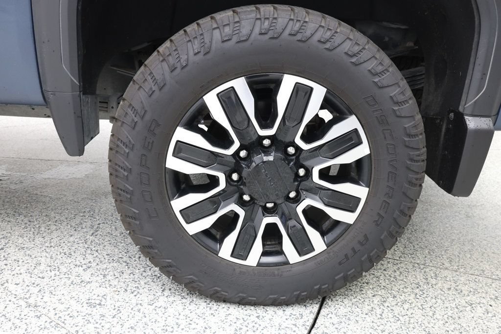 Used 2025 GMC Sierra 3500 Denali Ultimate AWD/4WD image 6