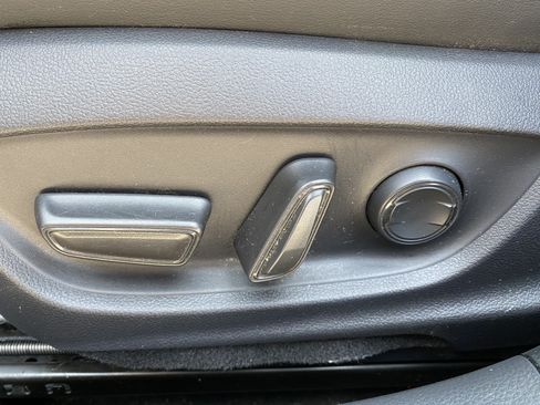 Used 2024 Toyota Prius XLE FWD image 20
