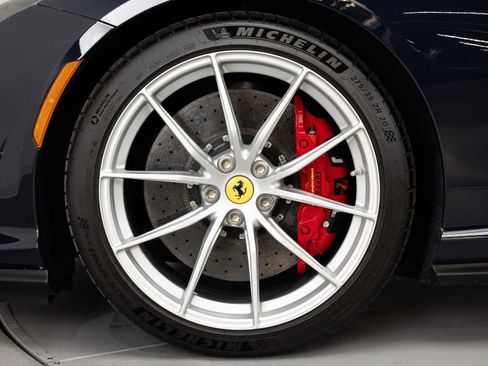 Used 2020 Ferrari 812 Superfast RWD image 11