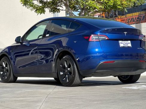 Used 2023 Tesla Model Y Long Range AWD/4WD image 3