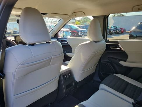 New 2026 Mitsubishi Outlander SE image 15