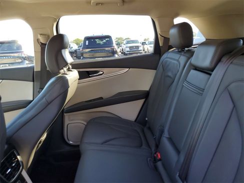 Certified 2019 Lincoln Nautilus Select image 11