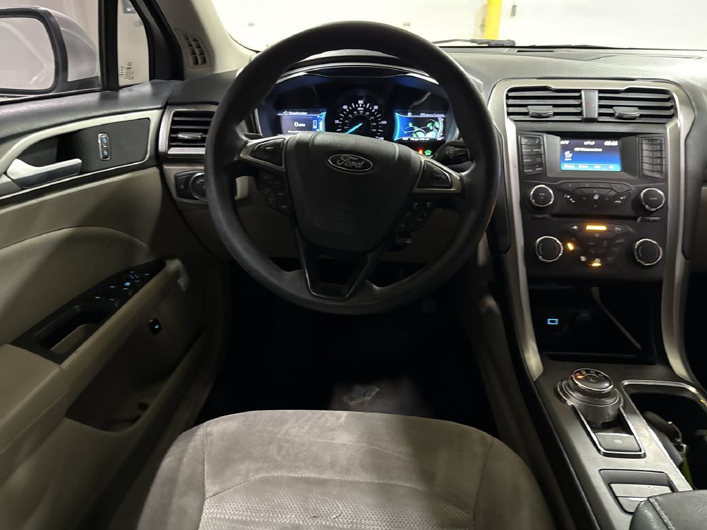 Used 2017 Ford Fusion SE FWD image 11