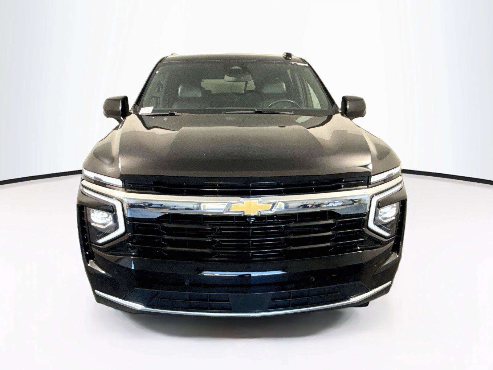 Used 2025 Chevrolet Suburban LS RWD image 6