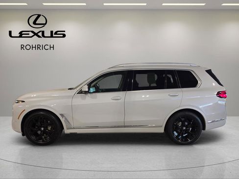 Used 2023 BMW X7 xDrive40i w/ Premium Package image 8