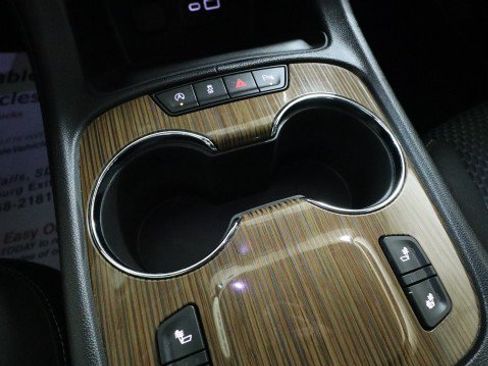 Used 2021 GMC Acadia SLE w/ Driver Convenience Package FWD image 18