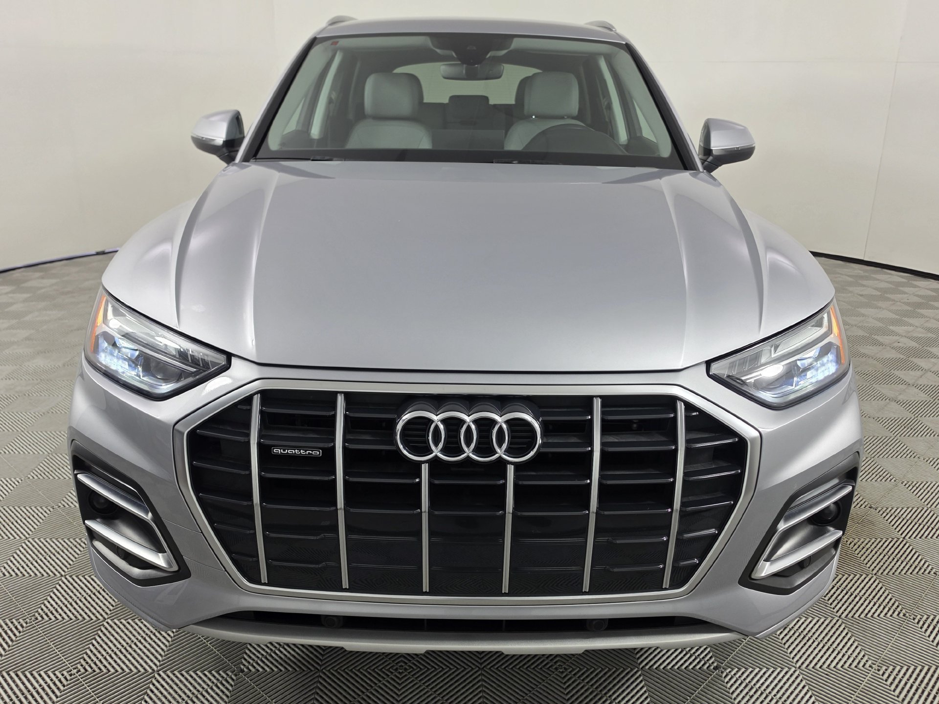 Used 2023 Audi Q5 2.0T Premium w/ Convenience Package AWD/4WD image 39