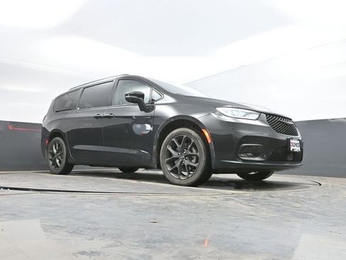 Used 2023 Chrysler Pacifica Touring-L w/ S Appearance Package image 46