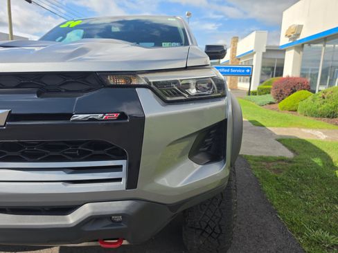 Used 2024 Chevrolet Colorado ZR2 w/ Technology Package AWD/4WD image 10