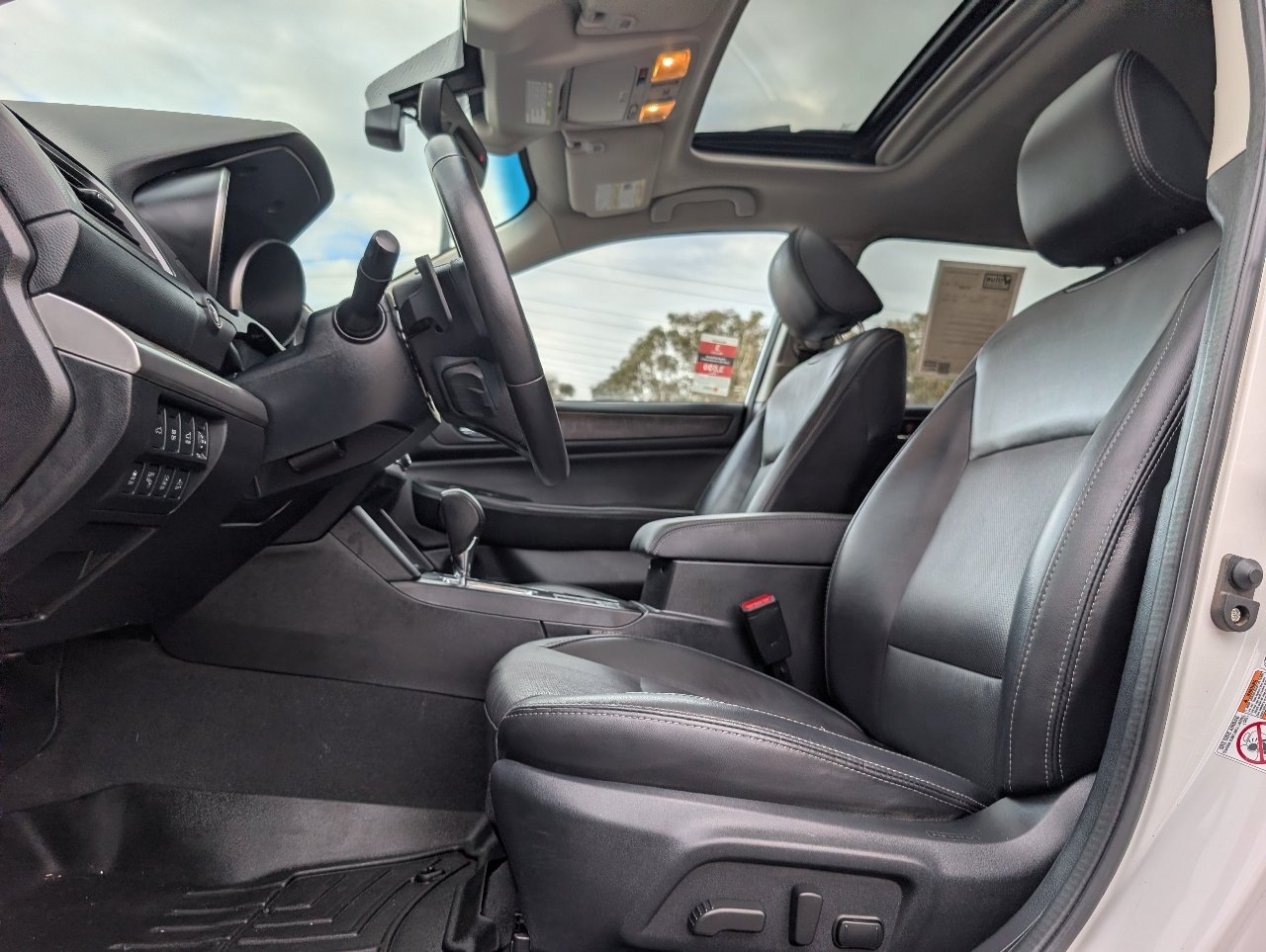 Used 2017 Subaru Outback 2.5i Limited AWD/4WD image 2