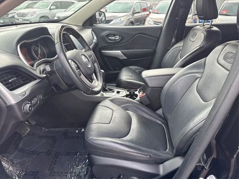 Used 2018 Jeep Cherokee Overland image 10