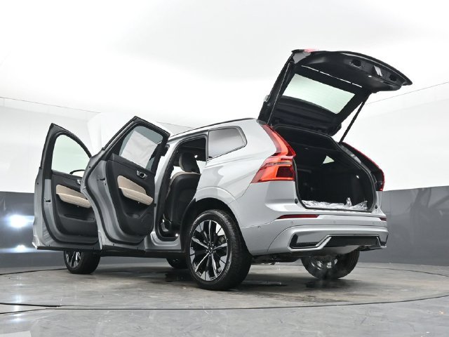New 2026 Volvo XC60 B5 Plus w/ Protection Package Premier AWD/4WD image 58