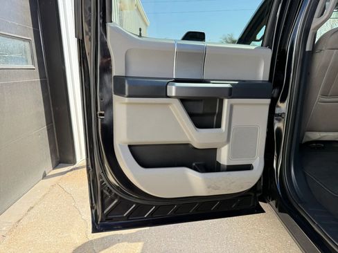 Used 2022 Ford F250 XLT w/ Black Appearance Package AWD/4WD image 12