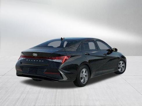 New 2026 Hyundai Elantra SE FWD image 4