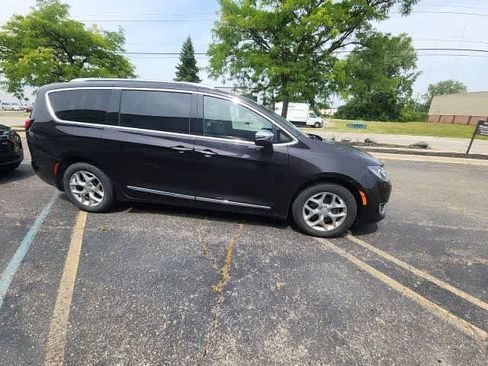 Certified 2019 Chrysler Pacifica Limited w/ Advanced Safetytec Group FWD image 5