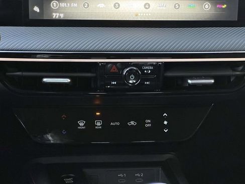 Certified 2025 Nissan Kicks SR image 19