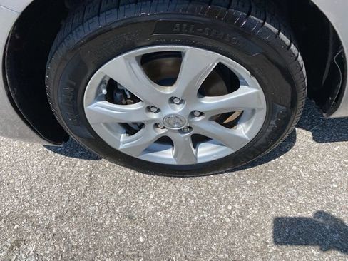 Used 2011 MAZDA MAZDA3 i Touring FWD image 32