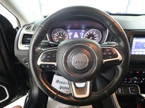 Used 2019 Jeep Compass Latitude w/ Popular Equipment Group FWD image 18