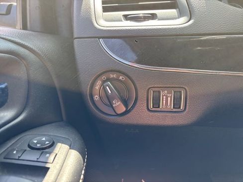 Used 2020 Dodge Grand Caravan SXT w/ Driver Convenience Group FWD image 25