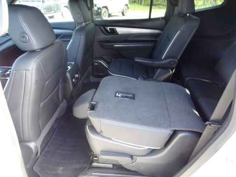Used 2025 Buick Enclave AWD Preferred image 38