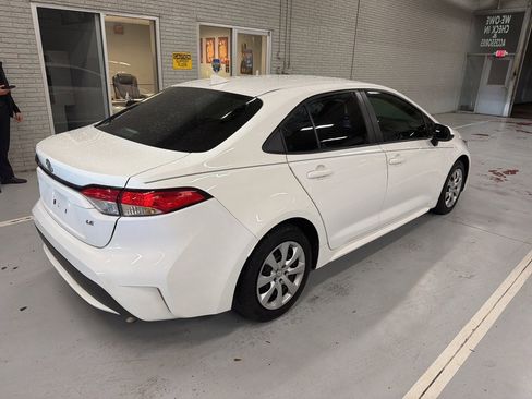 Used 2020 Toyota Corolla LE image 4