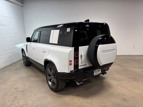 New 2025 Land Rover Defender 110 V8 image 9
