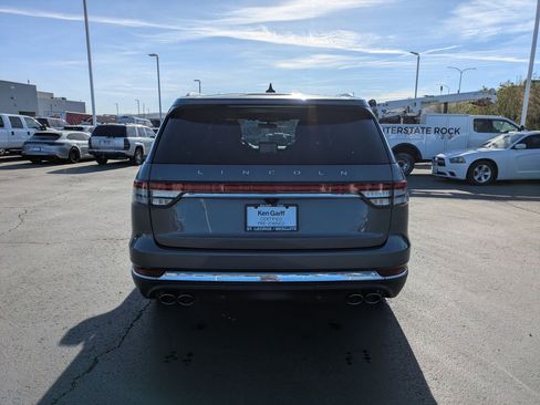 Used 2023 Lincoln Aviator Reserve w/ Equipment Group 201A image 4