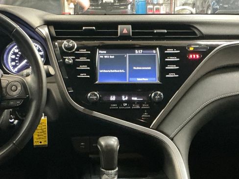 Certified 2018 Toyota Camry SE image 16