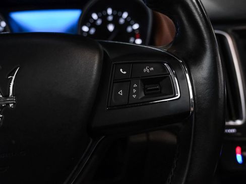 Used 2018 Maserati Levante GranLusso AWD/4WD image 16