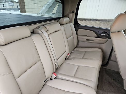 Used 2013 Chevrolet Avalanche LTZ image 20