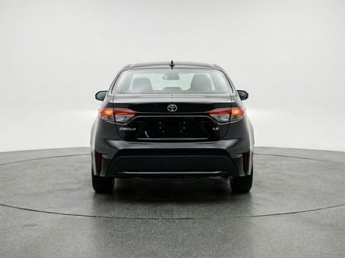 Used 2025 Toyota Corolla LE image 7