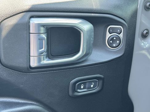 Used 2021 Jeep Wrangler Unlimited Sport AWD/4WD image 28