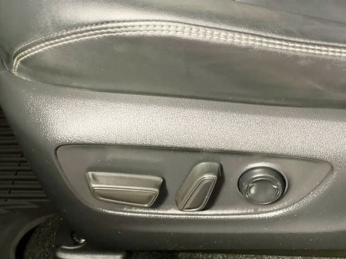 Used 2023 Toyota RAV4 XLE Premium image 15