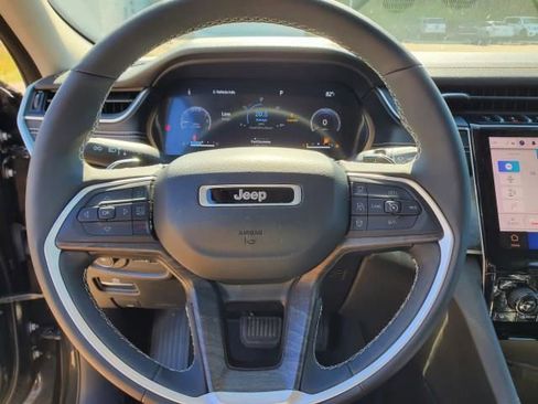 Used 2023 Jeep Grand Cherokee L Limited image 17