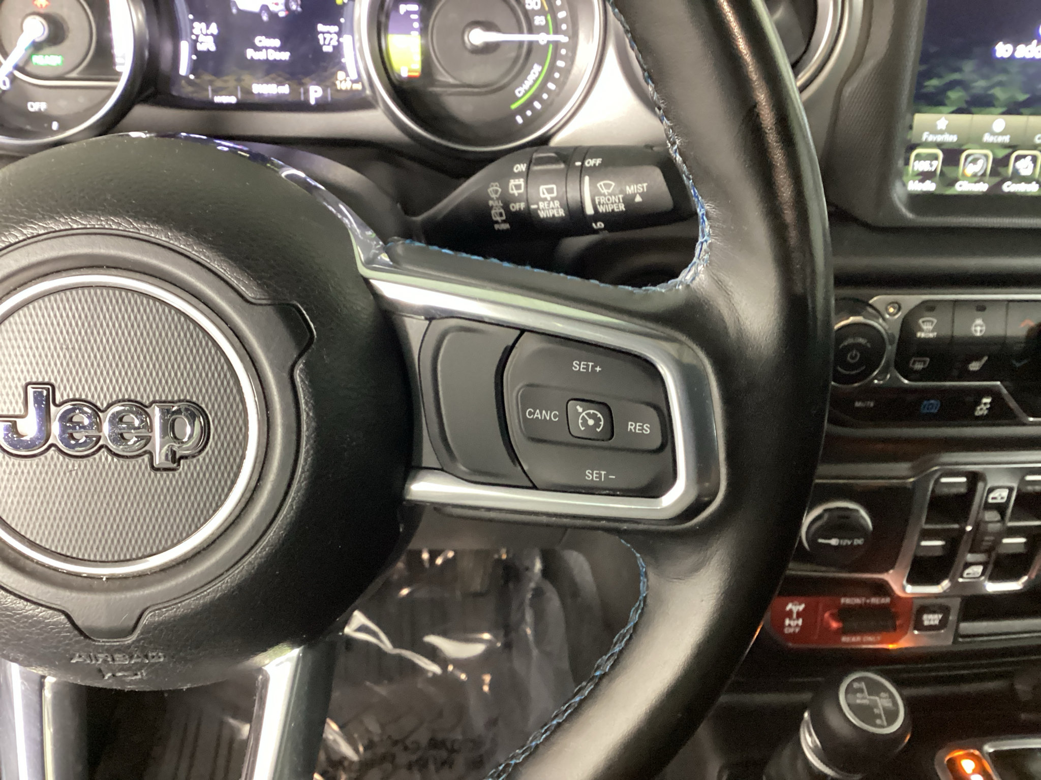 Used 2022 Jeep Wrangler Unlimited Rubicon 4xe w/ Cold Weather Group AWD/4WD image 18