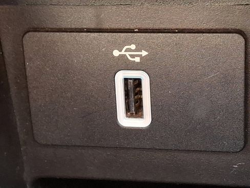 Used 2018 Ford Explorer XLT w/ Equipment Group 201A image 24