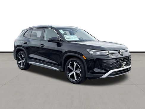 New 2026 Volkswagen Tiguan SE image 3