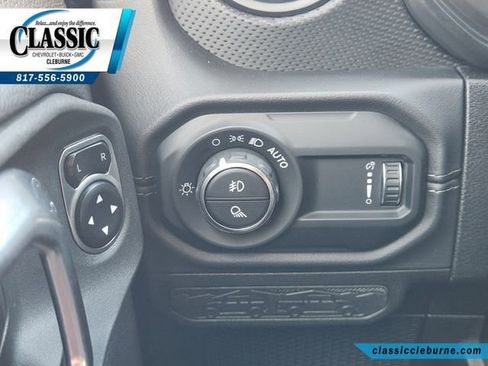 Used 2024 Jeep Gladiator Rubicon w/ Technology Group AWD/4WD image 24