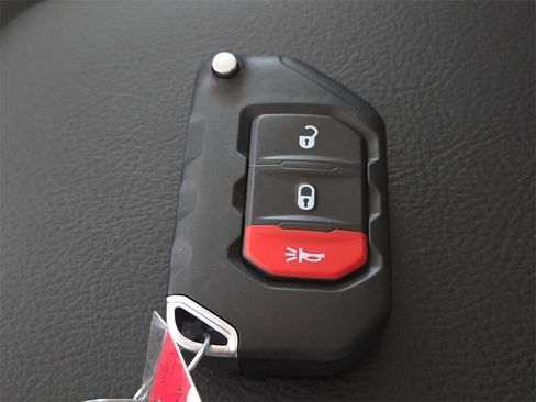 New 2025 Jeep Gladiator Sport image 31