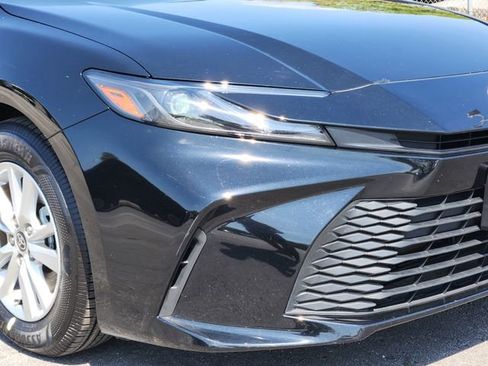 Used 2025 Toyota Camry LE image 7