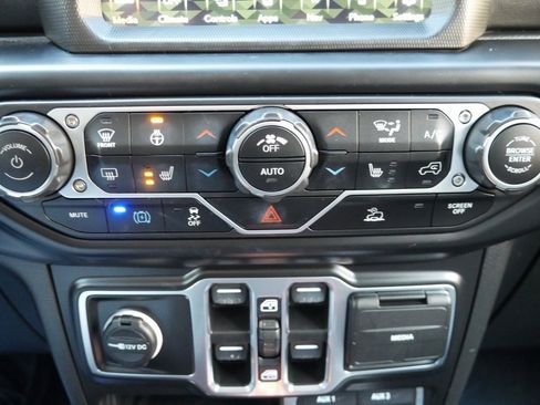 Used 2023 Jeep Wrangler Unlimited Sahara w/ Cold Weather Group image 18