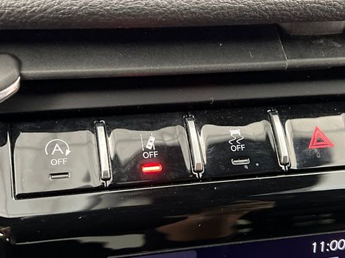 Used 2024 Jeep Grand Cherokee L Laredo image 55